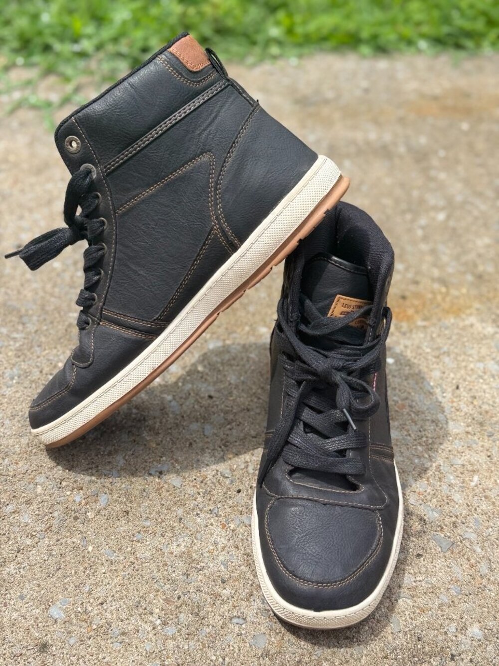 Levi's Black High Top Sneakers 10.5 Streetwear Skate Normcore Casual 3994
